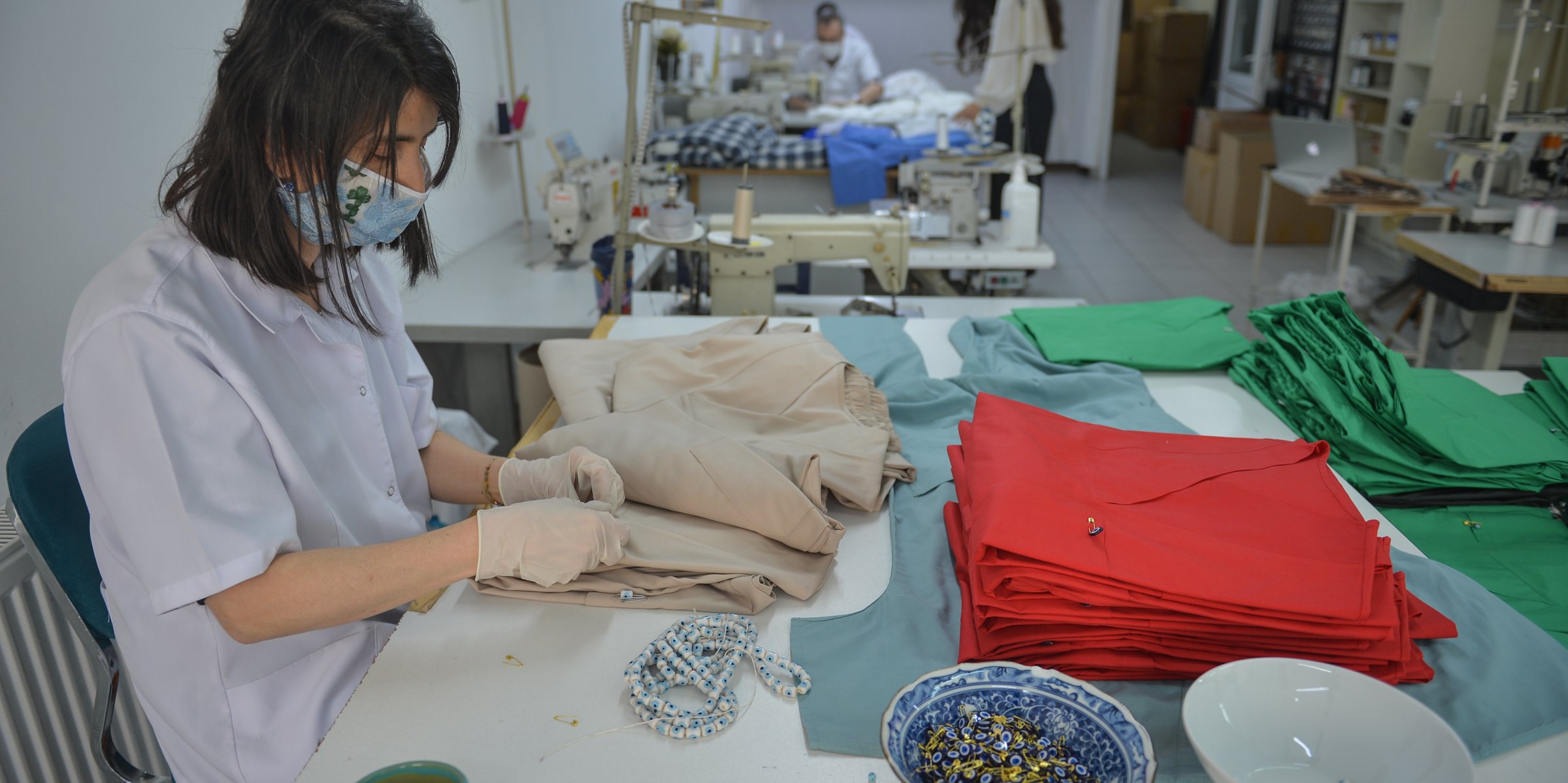 Fashion designers join Turkey's army of volunteers to sew scrubs for
