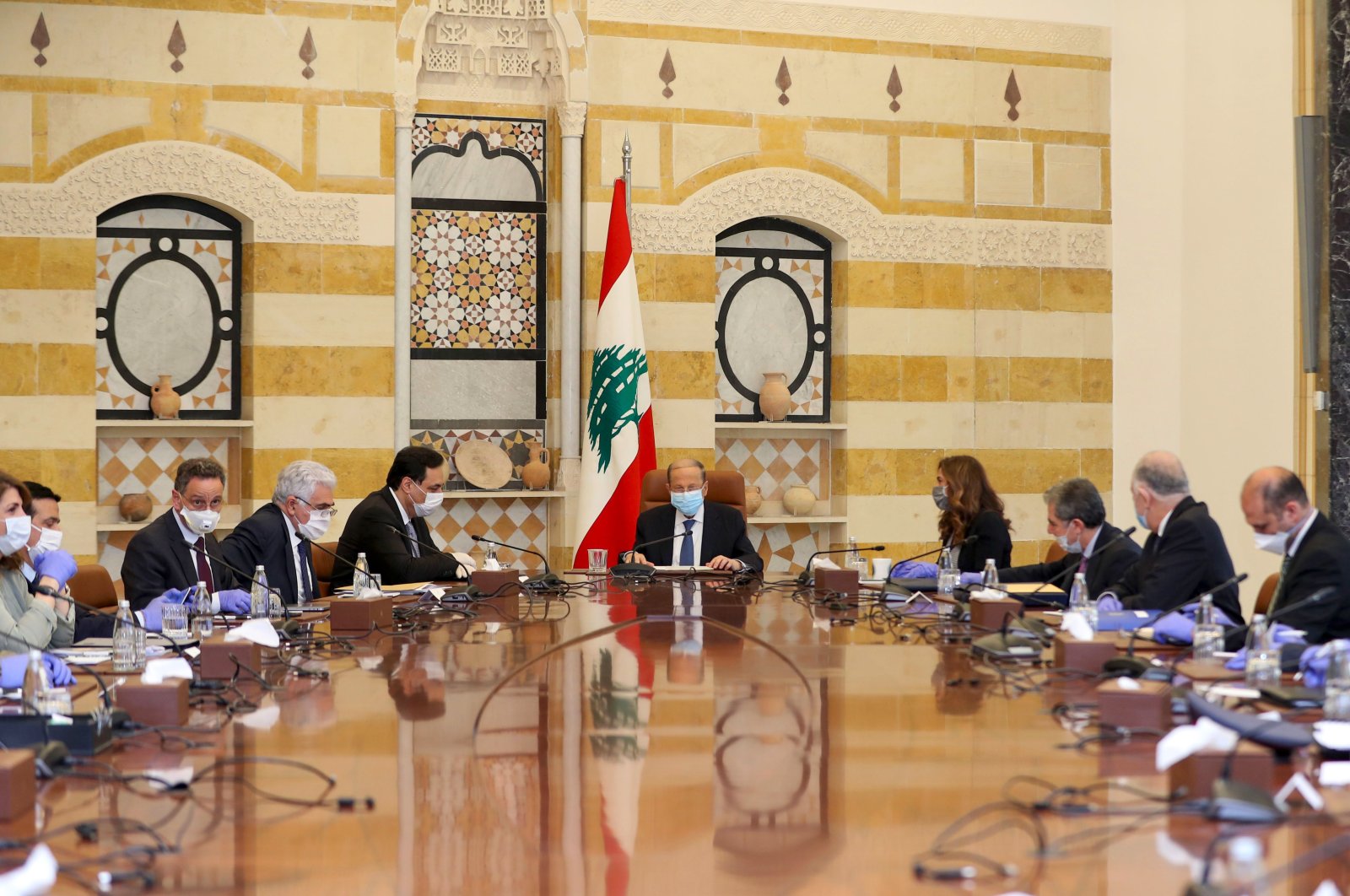 President Michel Aoun (C) chairs a meeting of the Supreme Council of Defense, in the presence of Prime Minister Hassan Diab (C-L), at the presidential palace in Baabda, Beirut, Apr. 24, 2020. (AFP Photo)