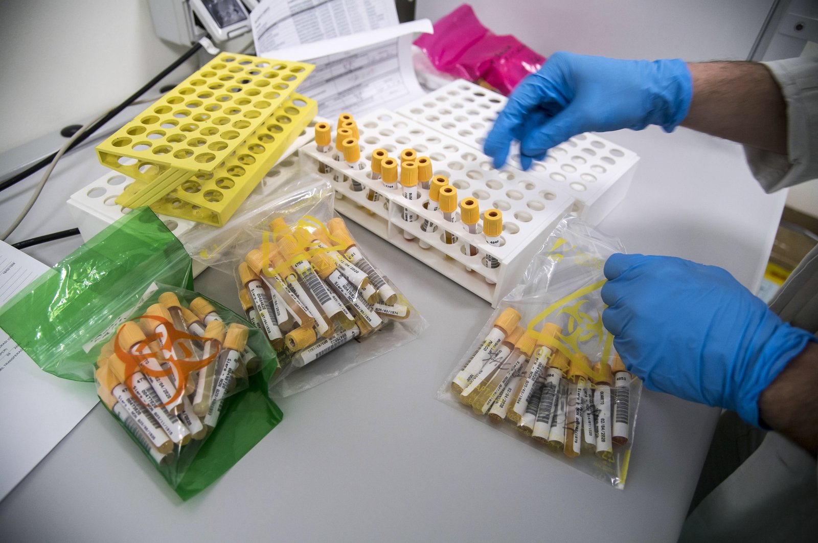 Health personnel from the House Laboratory carry out blood tests to identify possible cases of COVID-19, in Genoa, Italy, April 3 2020. (EPA Photo)