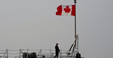 Canadian soldier stands on board frigate HMCS Fredericton docked at Constanta Harbour in Constanta, Romania, on March 13, 2015. (AFP Photo)