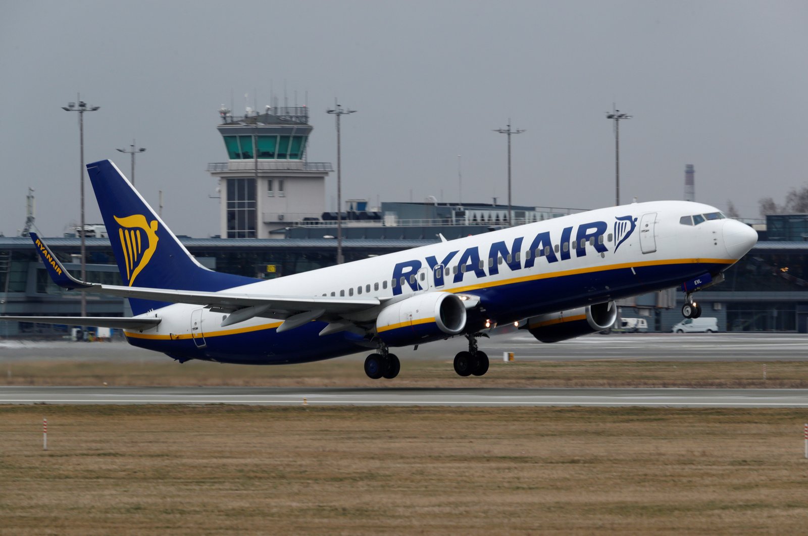 A Ryanair Boeing 737-8AS takes off before all international flights were canceled to help to contain the spread of the coronavirus, Riga, Latvia, March 16, 2020. (Reuters Photo)