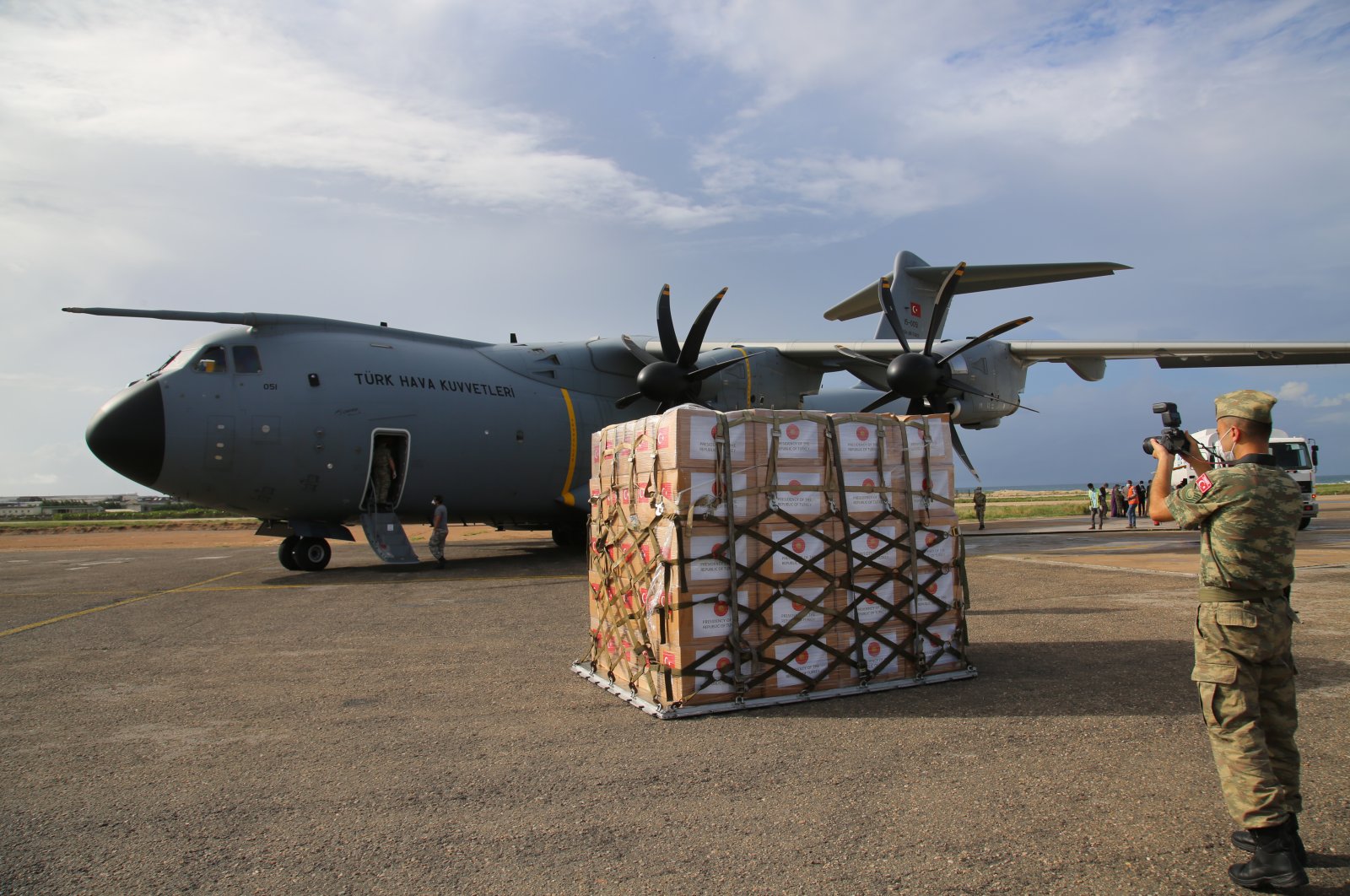 Medical supplies that Turkey sent to fight the coronavirus outbreak arrive in Somalia, May 2, 2020. (AA Photo)