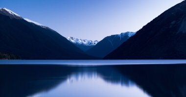 When you just can't escape to a yoga class or the spa, simply gazing at images from nature can deliver a moment of much-needed peace. (iStock Photo)