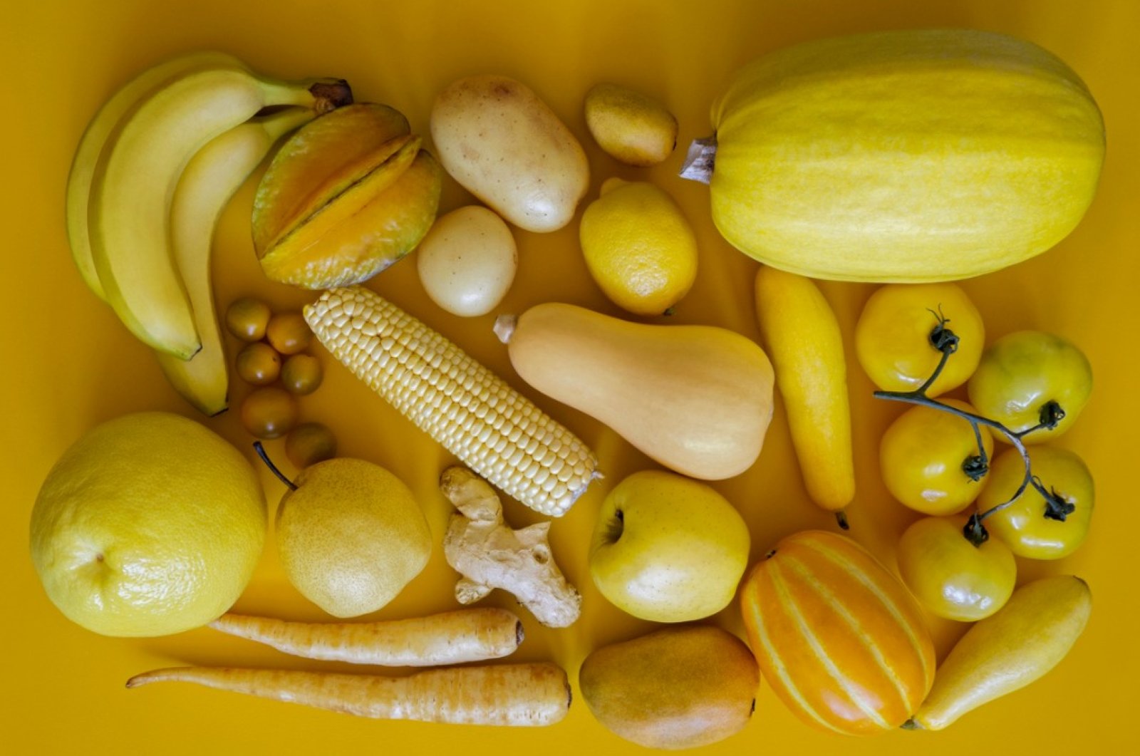 Eating only one type and color of food is boring and unhealthy. Doctors say you should "eat the rainbow." (iStock Photo)