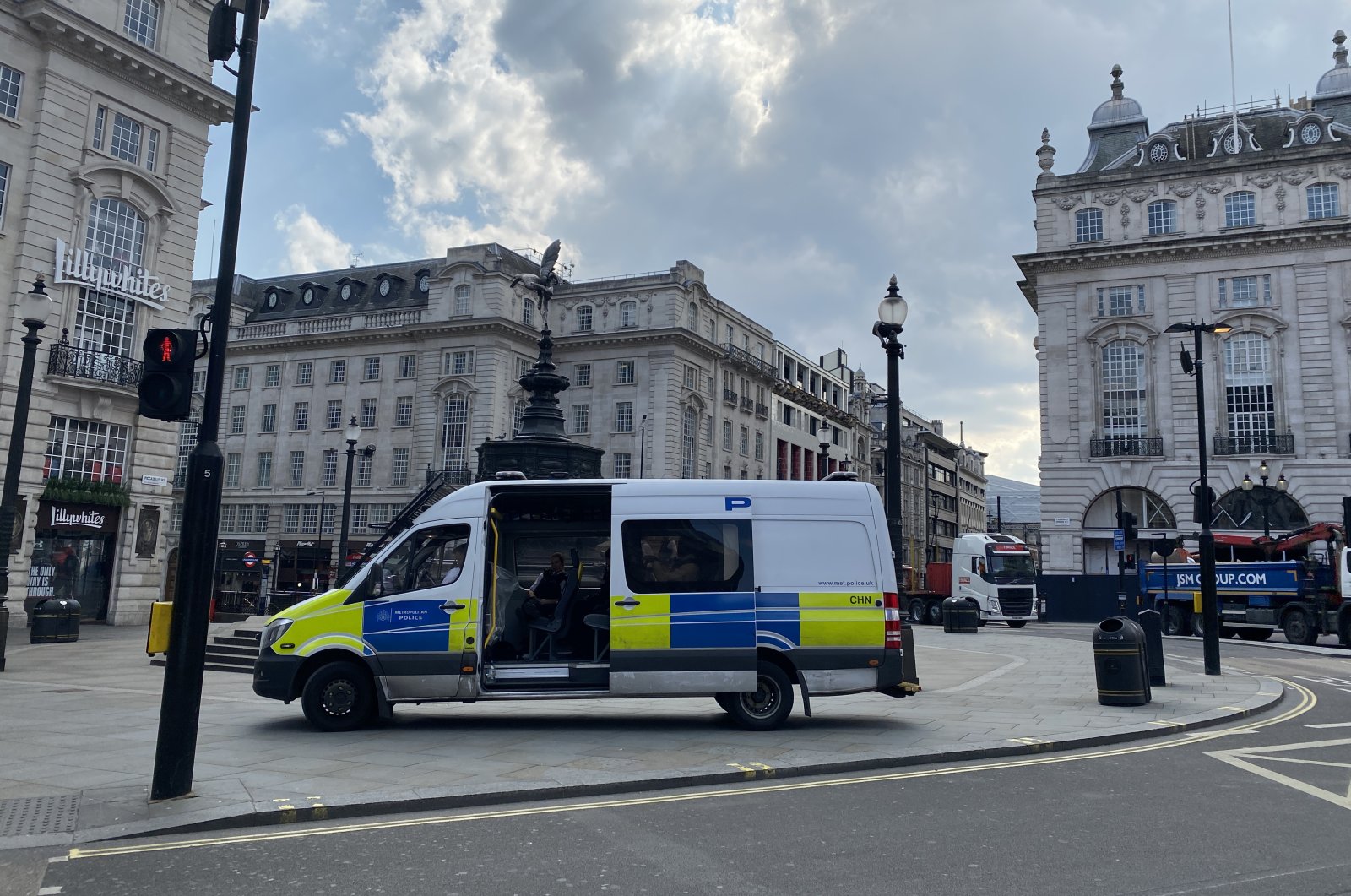 Police teams ensure London's normally crowded Piccadilly Circus remains crowd-free in light of pandemic measures, May 4, 2020 (AA Photo)