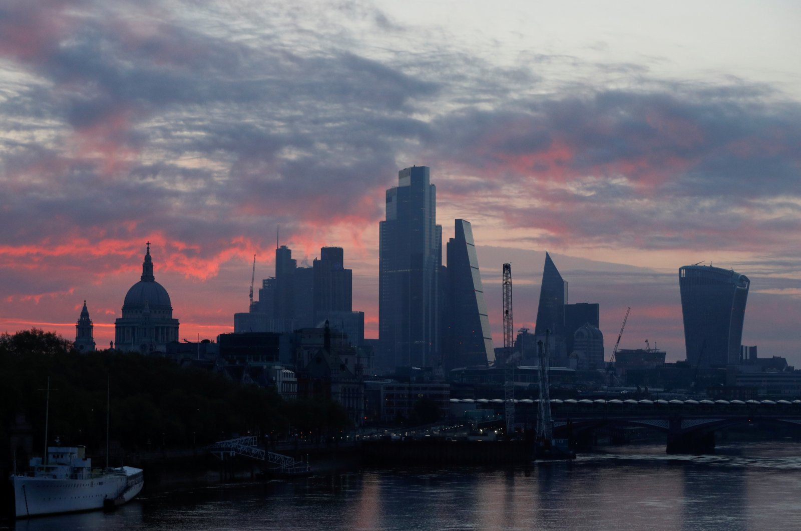 St Pauls cathedral and the City of London financial district are seen at dawn as the spread of coronavirus disease (COVID-19) continues in London, Britain, April 19, 2020. (Reuters Photo)