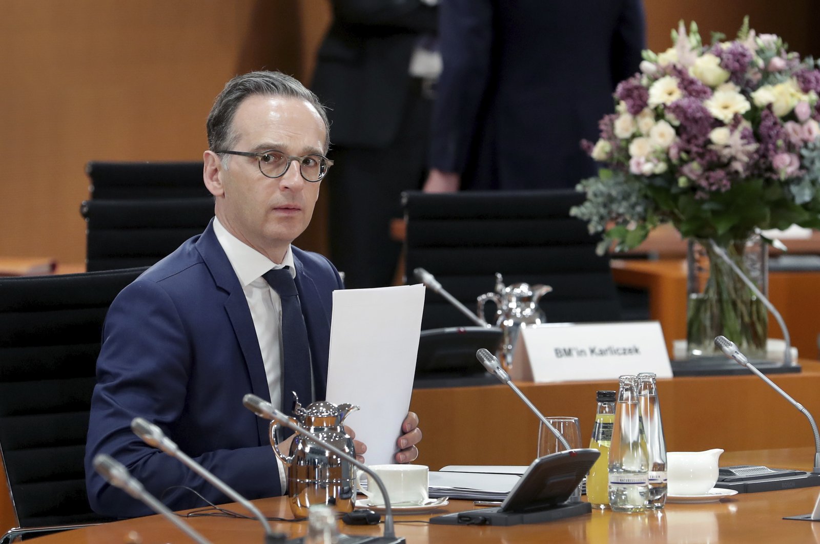 German Foreign Minister Heiko Maas holds a piece of paper prior to the weekly Cabinet meeting at the Chancellery in Berlin, Germany, April 29, 2020. (AP Photo)