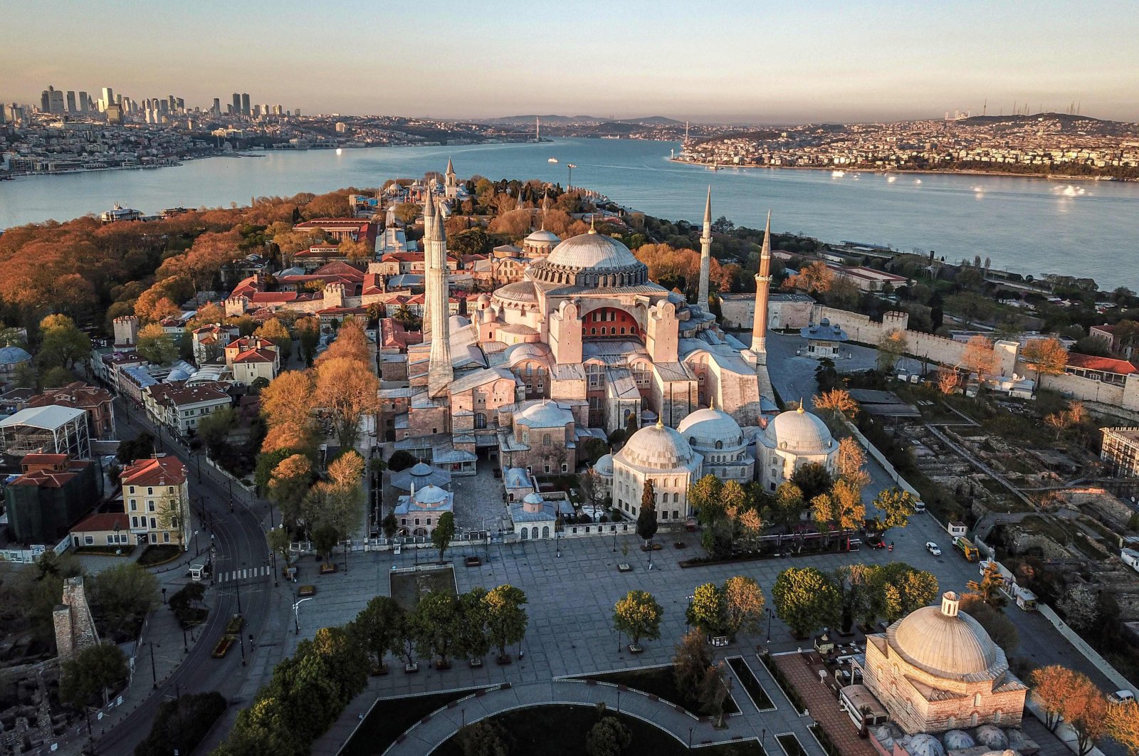 This aerial picture taken on April 25, 2020 shows the Hagia Sophia museum in Istanbul, as Turkish government announced a four-day curfew to prevent the spread of the COVID-19. (AFP Photo)