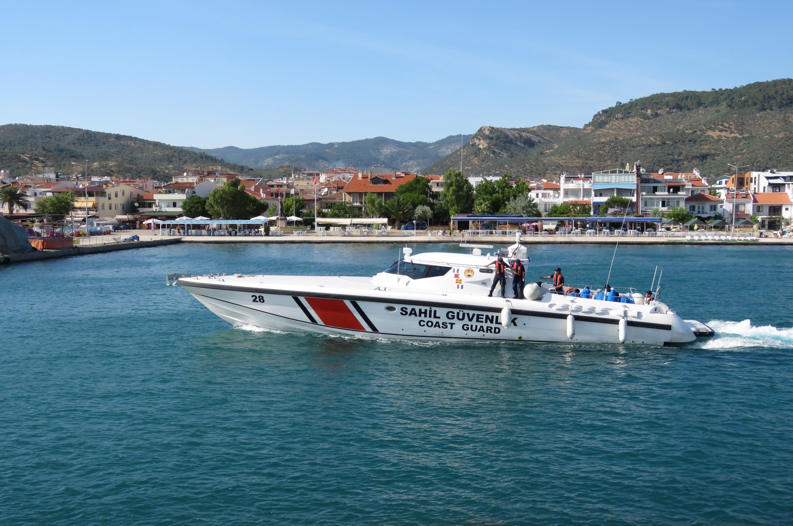 Turkish security guards rescued nearly 170 asylum-seekers off the Aegean coast in the last two months. (AA Photo)
