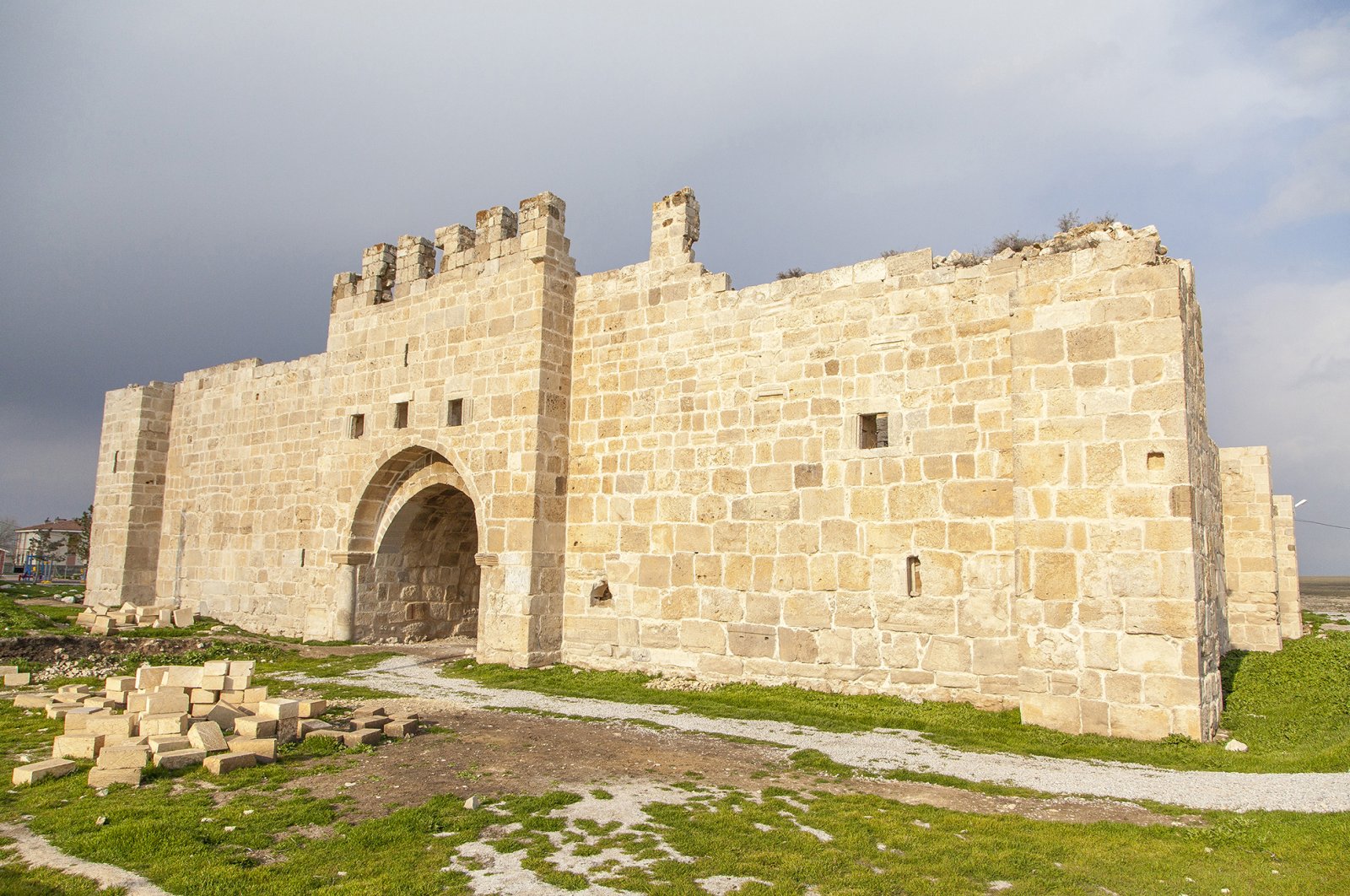 The Obruk Han will join Turkey’s tourism attractions with the completion of the restoration.