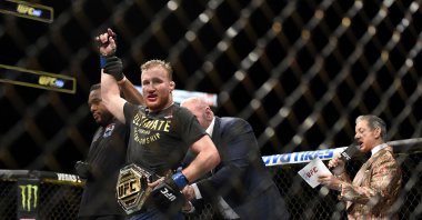 Justin Gaethje celebrates after defeating Tony Ferguson, Jacksonville, Florida, U.S., May 9, 2020. (AFP Photo)