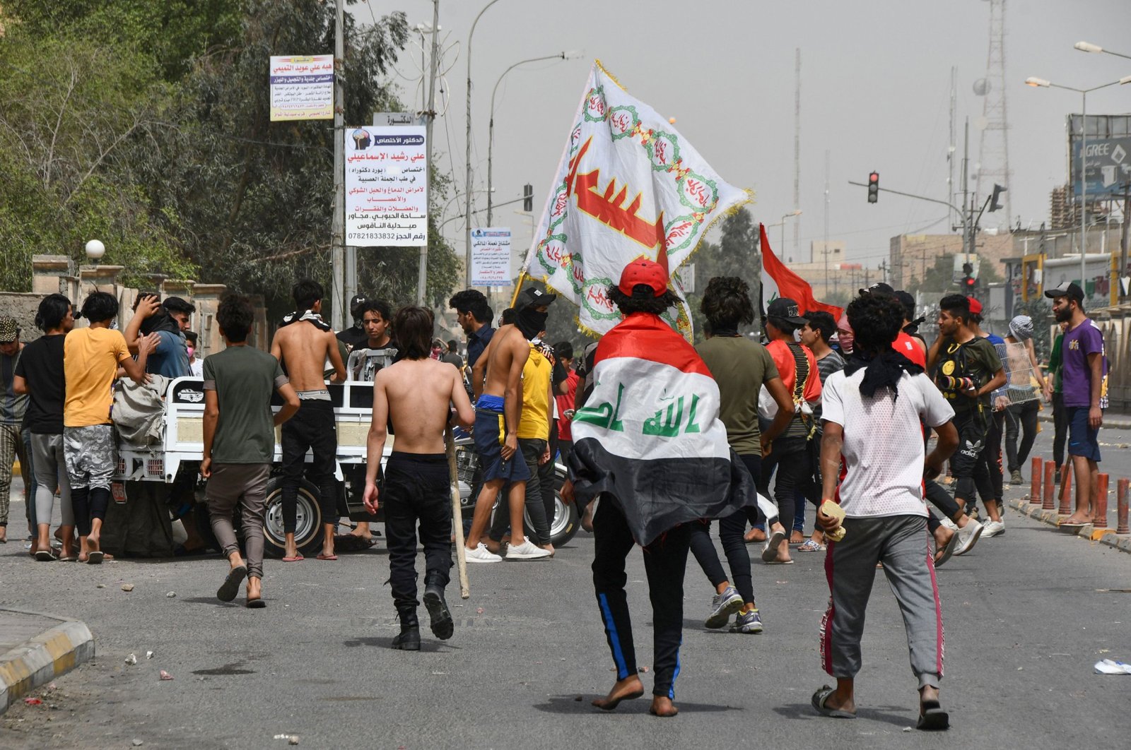 Iraqi protesters gather to block a street during an anti-government demonstration in Iraq's southern city of Nasiriyah, Dhi Qar province, May 10, 2020. (AFP Photo)