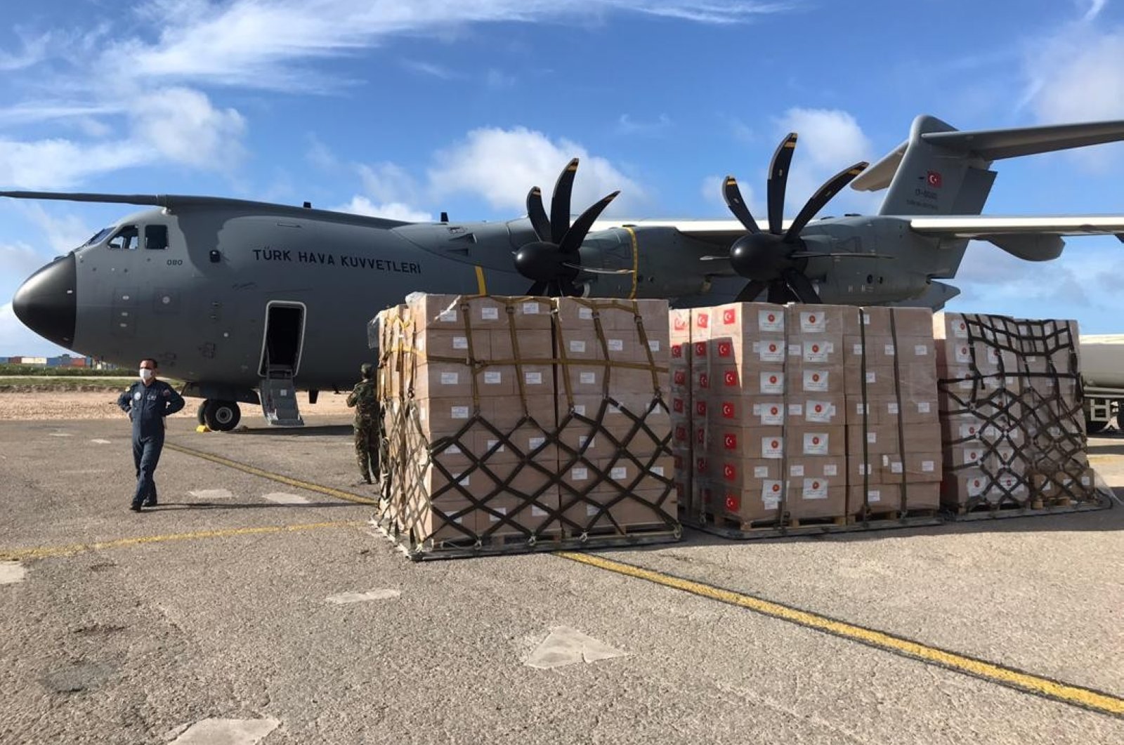 A Turkish military plane being loaded with medical supplies to deliver to Somalia on May 4, 2020 (IHA Photo)