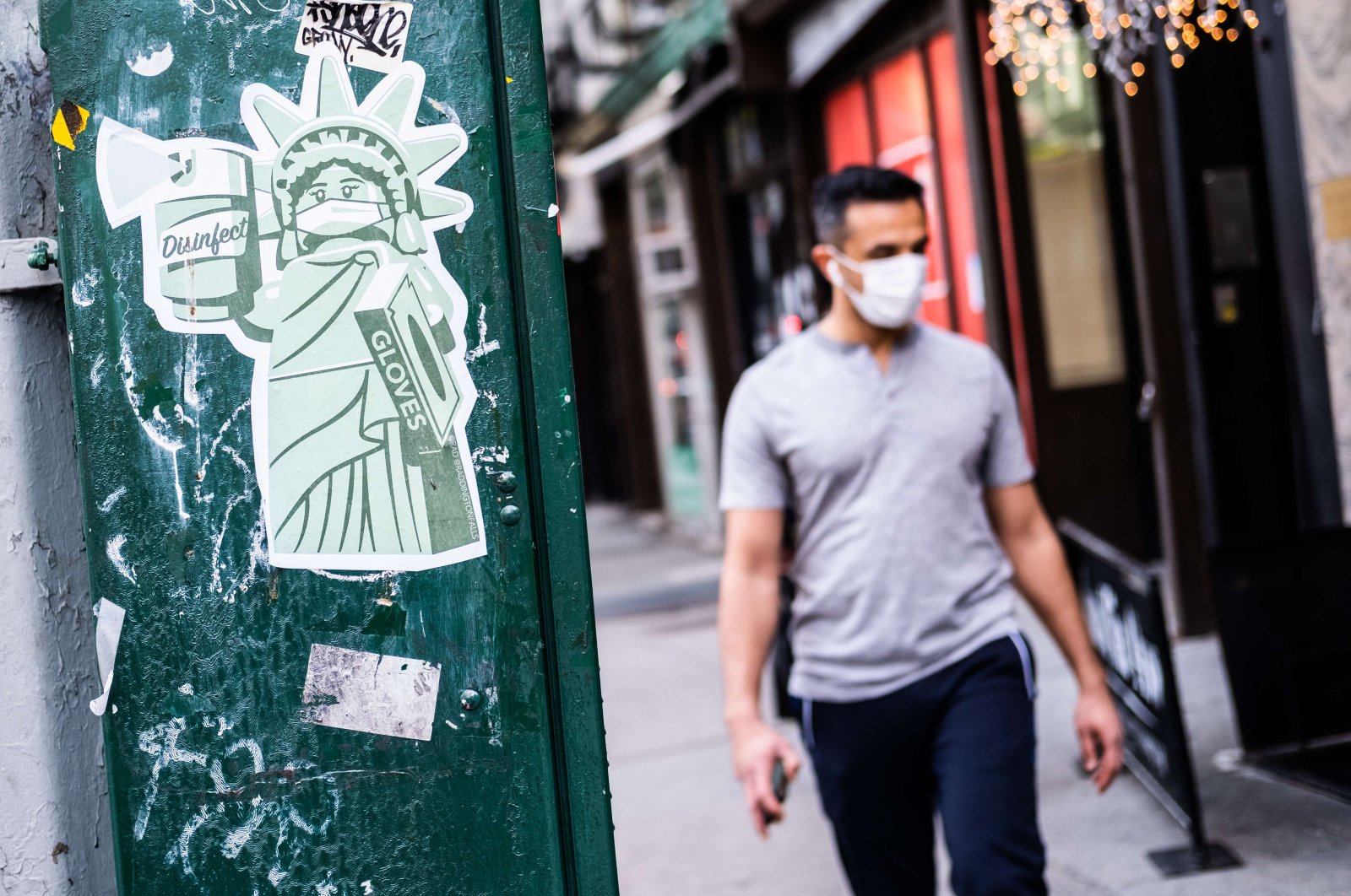 A sticker of the Statue of Liberty wearing a mask is seen on May 10, 2020 in the Manhattan borough of New York City. (AFP Photo)