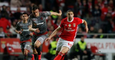 Benfica's Adel Taarabt in action with S.C. Braga's Joao Palhinha during a Primeira Liga match in Lisbon, Portugal, Feb. 15, 2020. (Reuters Photo)