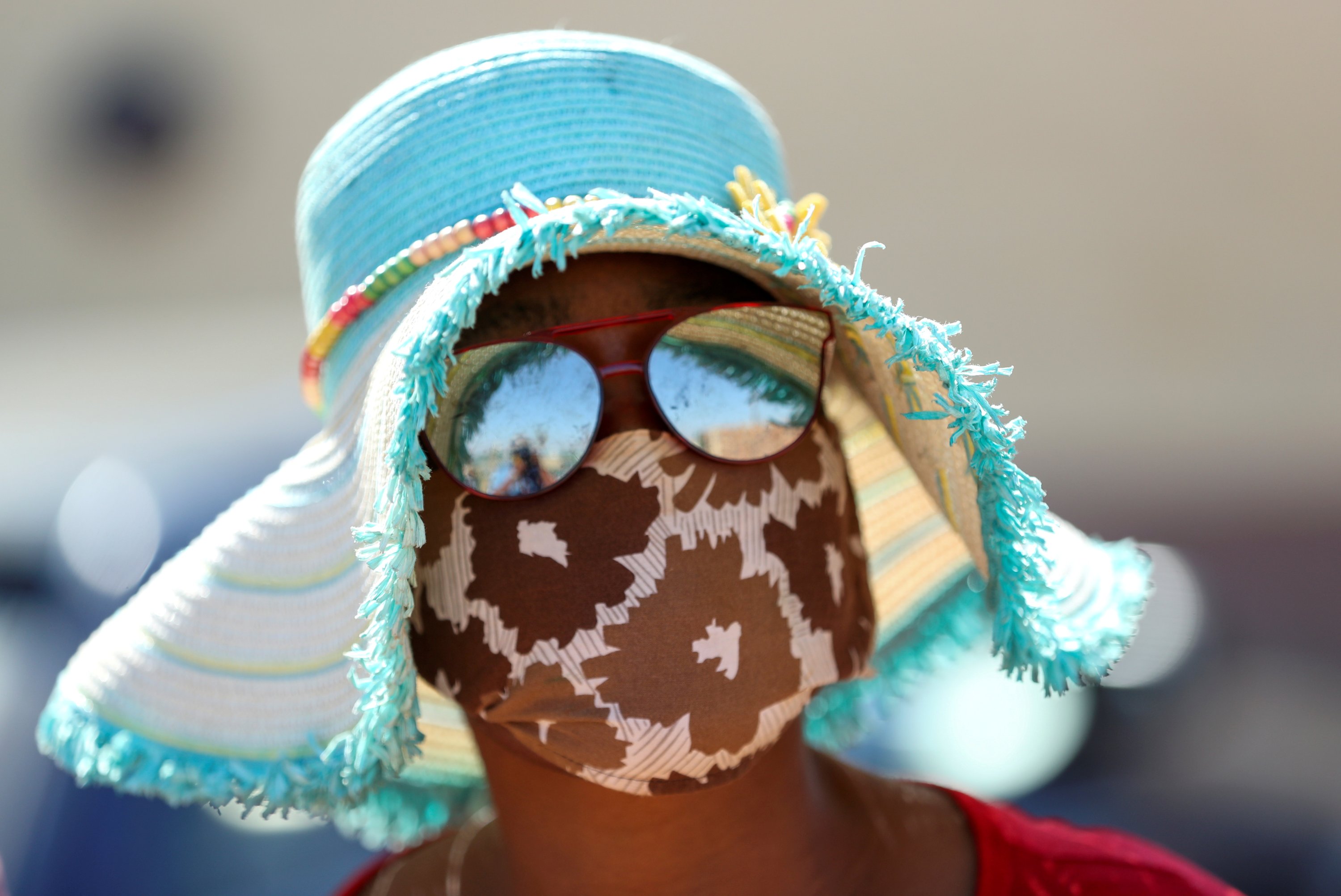 A woman wears a protective face mask during food distribution, as South Africa starts to relax some aspects of a stringent nationwide COVID-19 lockdown, in Diepsloot near Johannesburg, May 8, 2020. (Reuters Photo)