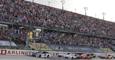Denny Hamlin (11) leads the pack to start the NASCAR Cup Series auto race at Darlington Raceway in Darlington, U.S., Sept. 2, 2018. (AP Photo)