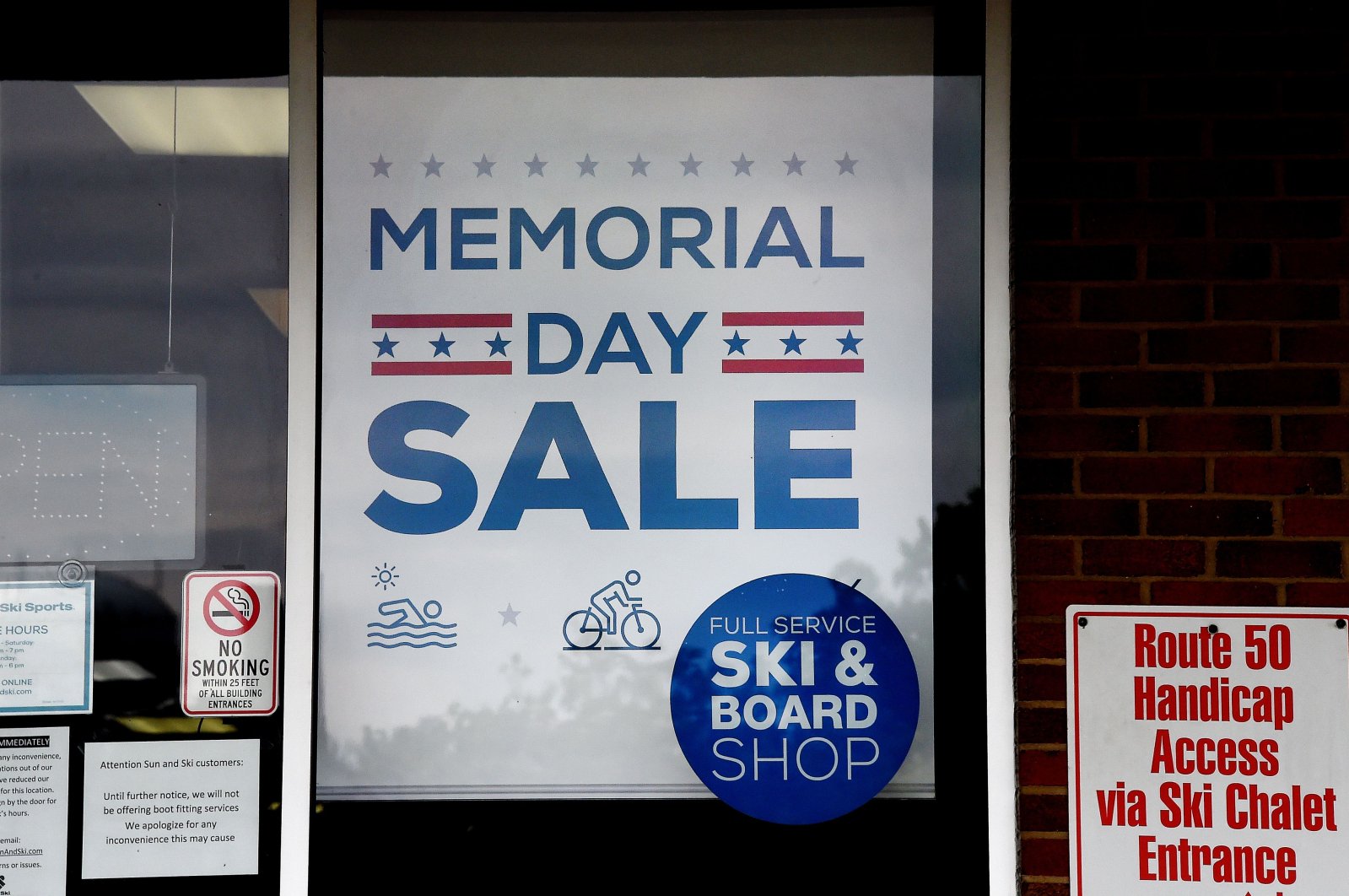 A "Memorial Day Sale" at a store in Arlington, Virginia, May 14, 2020. (AFP Photo)