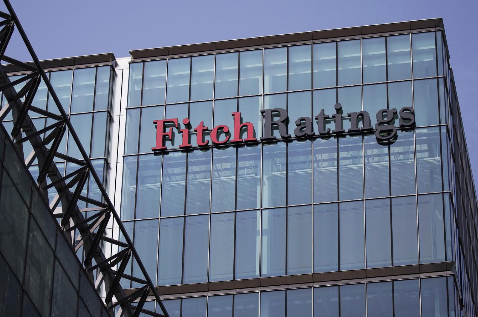 The headquarters of Fitch Ratings Ltd. stands in the Canary Wharf business and shopping district in London, U.K. (AFP Photo)