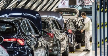 A worker is seen in a factory of Tofaş, a joint venture of Turkey's Koç Holding and Italian-American carmaker Fiat Chrysler, Bursa, Turkey, Oct. 30, 2018. (DHA Photo)