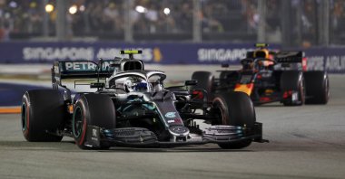 Mercedes driver Valtteri Bottas drives ahead of Red Bull's Alexander Albon during the Singapore Formula One GP in Singapore, Sept. 22, 2019. (AP Photo)
