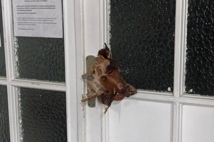 The pig's head seen attached to the door of the Fatih Mosque in Vaihingen, Germany, May 17, 2020. (Photo courtesy of Fatih Mosque via Facebook)