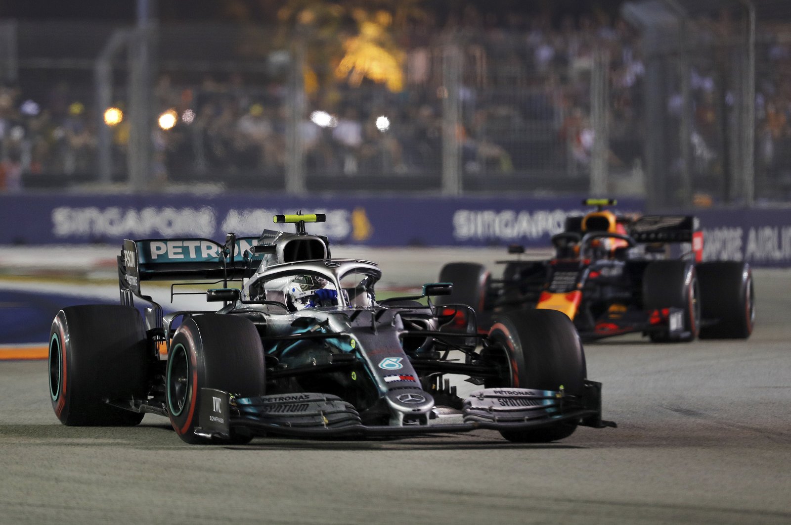 Mercedes driver Valtteri Bottas drives ahead of Red Bull's Alexander Albon during the Singapore Formula One GP in Singapore, Sept. 22, 2019. (AP Photo)