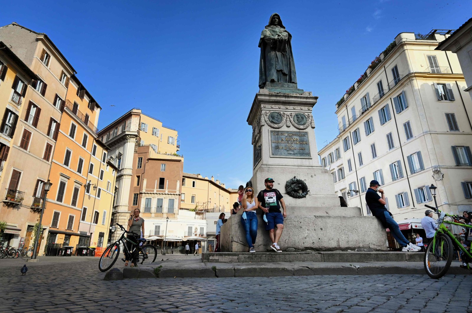 People relax on Campo dei Fiori in central Rome, on May 18, 2020 as the country's lockdown is easing after over two months, aimed at curbing the spread of the COVID-19 infection, caused by the novel coronavirus. (AFP Photo)