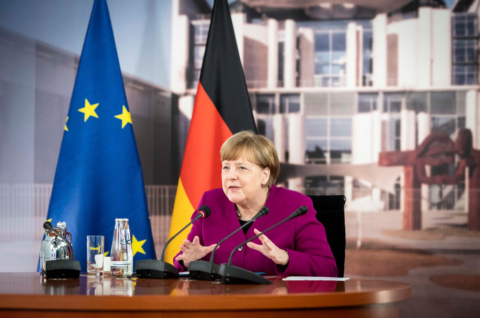 A handout picture shows German Chancellor Angela Merkel talking to French President Emmanuel Macron during a joint video conference in the chancellery in Berlin, May 18, 2020. (REUTERS Photo)