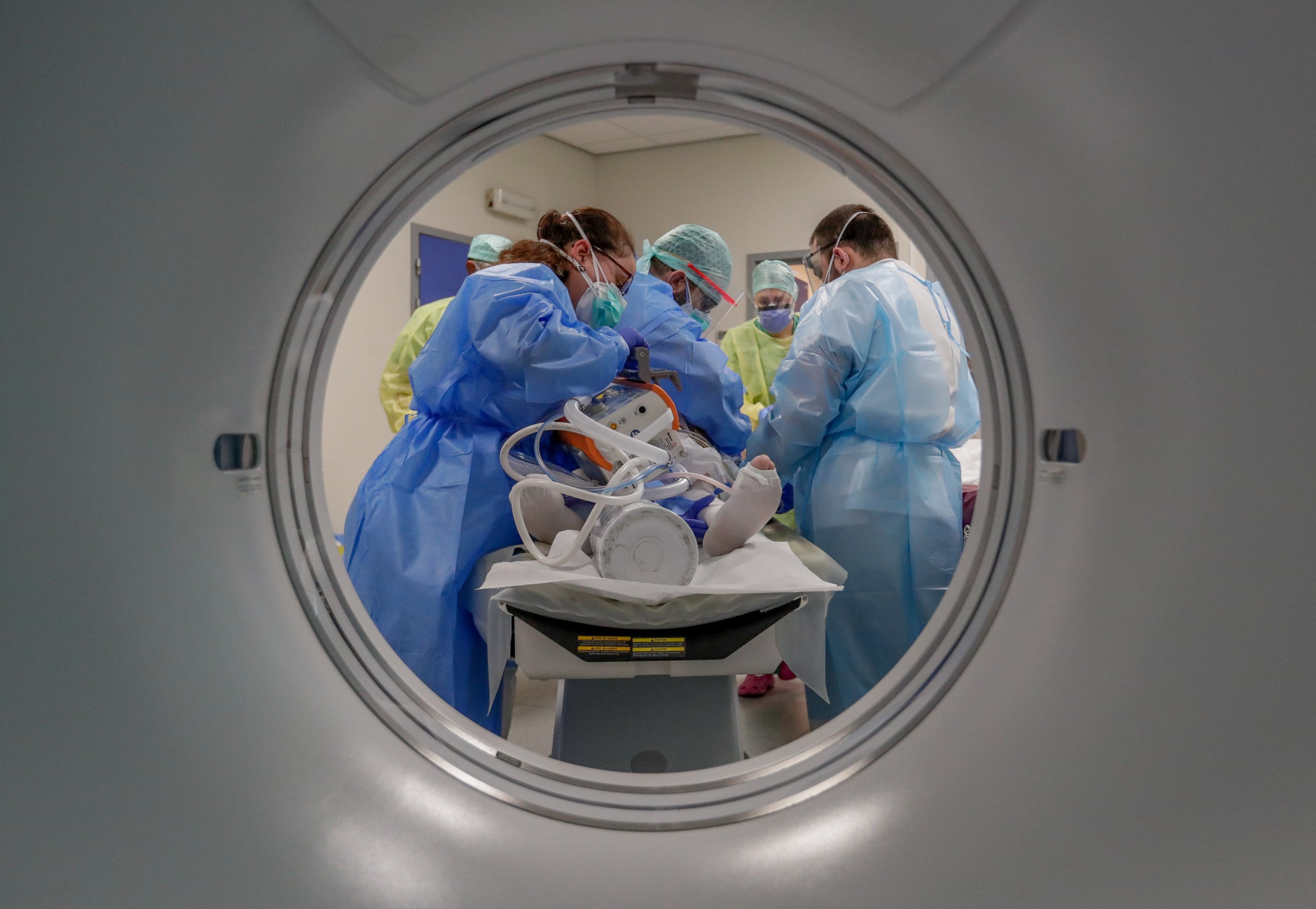 A COVID-19 patient is cared for by the nursing staff in order to perform a lung scan at the Etterbeek-Ixelles site of the Iris Sud Hospitals in Brussels, Belgium, April 29, 2020. (EPA Photo)