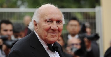 French actor Michel Piccoli poses on the red carpet before the screening of "Habemus Papam" presented in competition at the 64th Cannes Film Festival in Cannes, May 13, 2011. (AFP Photo)