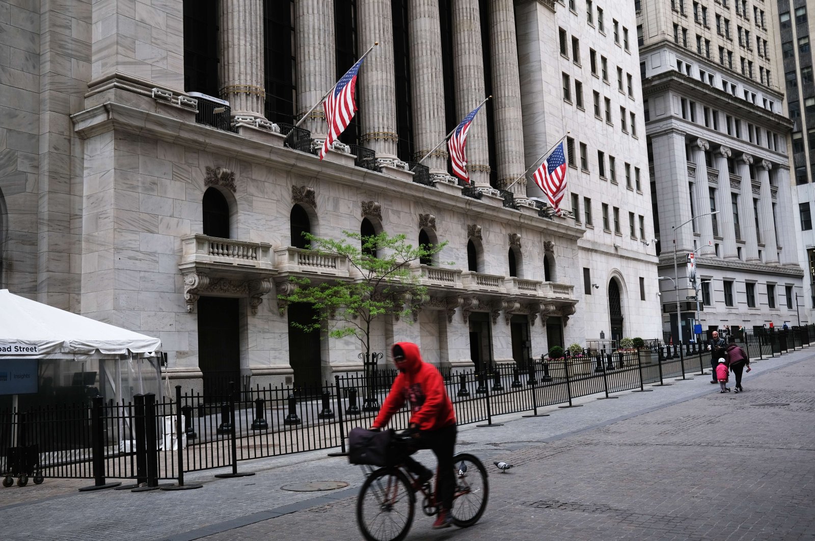 The New York Stock Exchange (NYSE) stands in lower Manhattan, New York City, May 18, 2020. (AFP Photo)