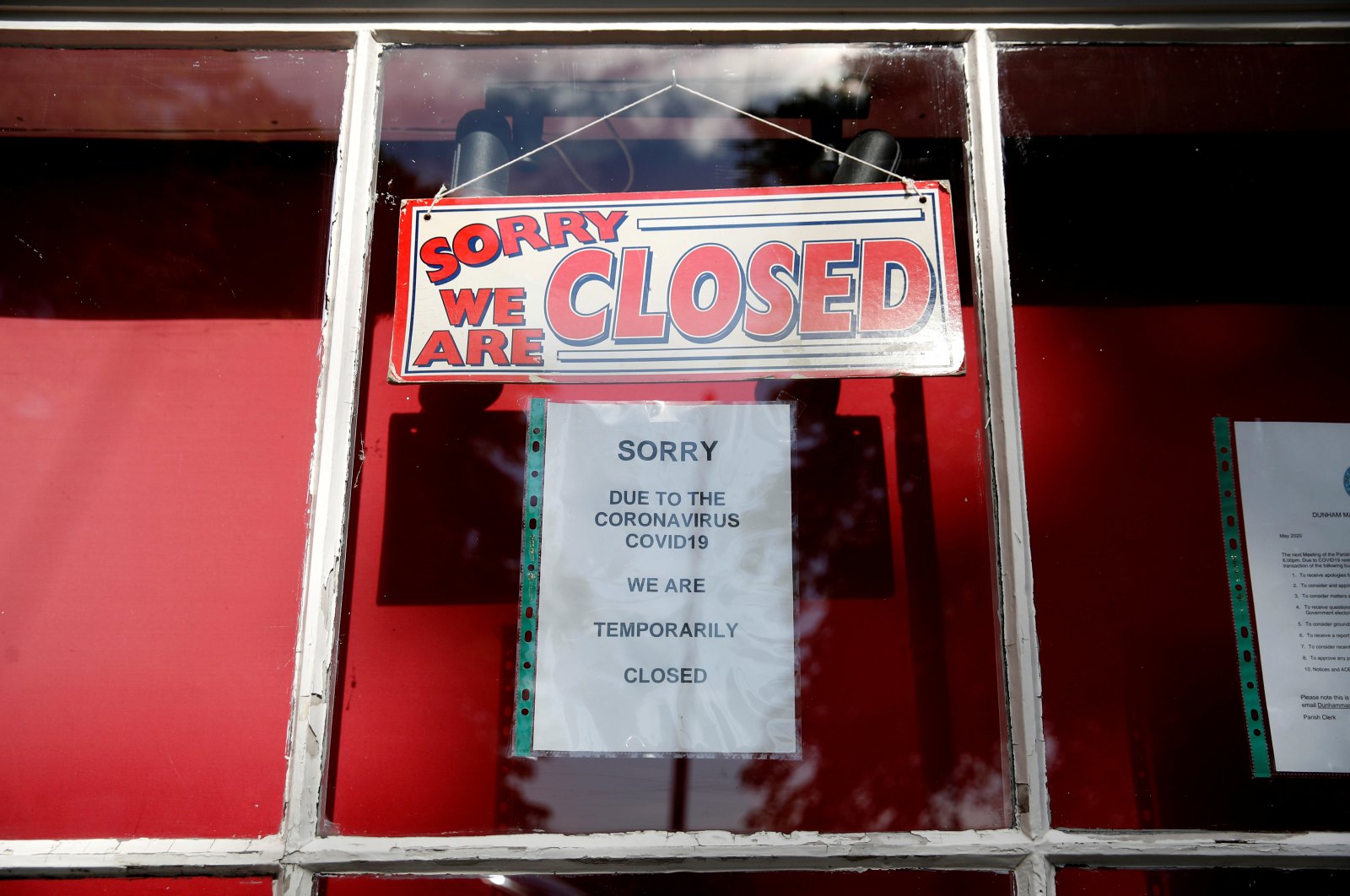 A closed sign is seen in a shop window in Dunham Massey, following the outbreak of the coronavirus disease, Dunham Massey, Britain, May 7, 2020. (Reuters Photo)