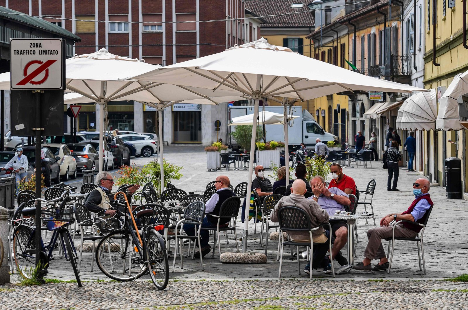 Residents have coffee and drinks at a terrace on May 20, 2020 in Codogno, southeast of Milan, as the country's is easing its lockdown aimed at curbing the spread of the COVID-19 infection. (AFP Photo)