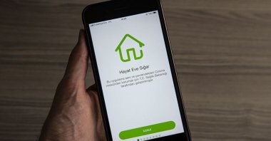 Intercity travel in Turkey will be tracked via the Hayat Eve Sığar, or Life Fits Inside the Home, app that also shows risky areas and violations of social distancing using Bluetooth technology. (File Photo)