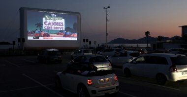 People sit in their cars to watch the movie "E.T. the Extra-Terrestrial" by Steven Spielberg at a drive-in cinema at la Pointe Croisette during the coronavirus outbreak, in Cannes, France, May 20, 2020. (REUTERS Photo)