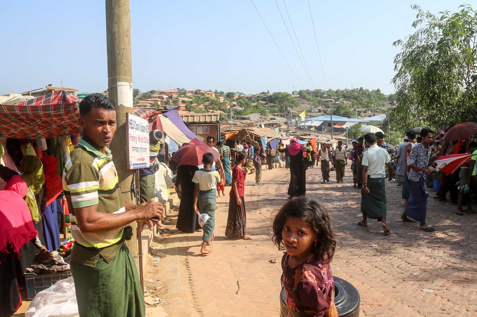 Rohingya refugees gather at a market as the first cases of the coronavirus have emerged in the area, in Kutupalong refugee camp, Ukhia, Bangladesh, May 15, 2020. (AFP Photo)