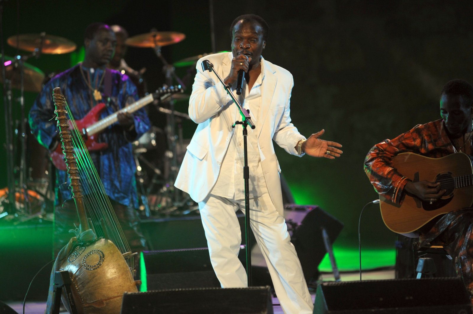 Guinea's singer Mory Kante performs at a Roman theater during the 46th International Festival of Carthage, Carthage, July 14, 2010. (AFP Photo)