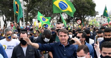 Brazil's President Jair Bolsonaro greets supporters upon arrival at Planalto Palace in Brasilia amid the coronavirus pandemic, May 24, 2020. (AFP Photo)
