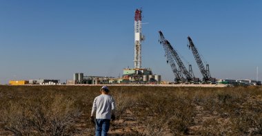 An oil worker walks toward a drill rig after placing ground monitoring equipment in the vicinity of the underground horizontal drill in Loving County, Texas, U.S., Nov. 22, 2019. (Reuters Photo)