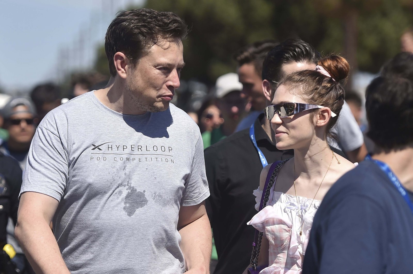 SpaxeX founder Elon Musk (L) and Canadian musician Grimes (Claire Boucher) attend the 2018 Space X Hyperloop Pod Competition, Hawthorne, California, July 22, 2018. (AFP Photo)