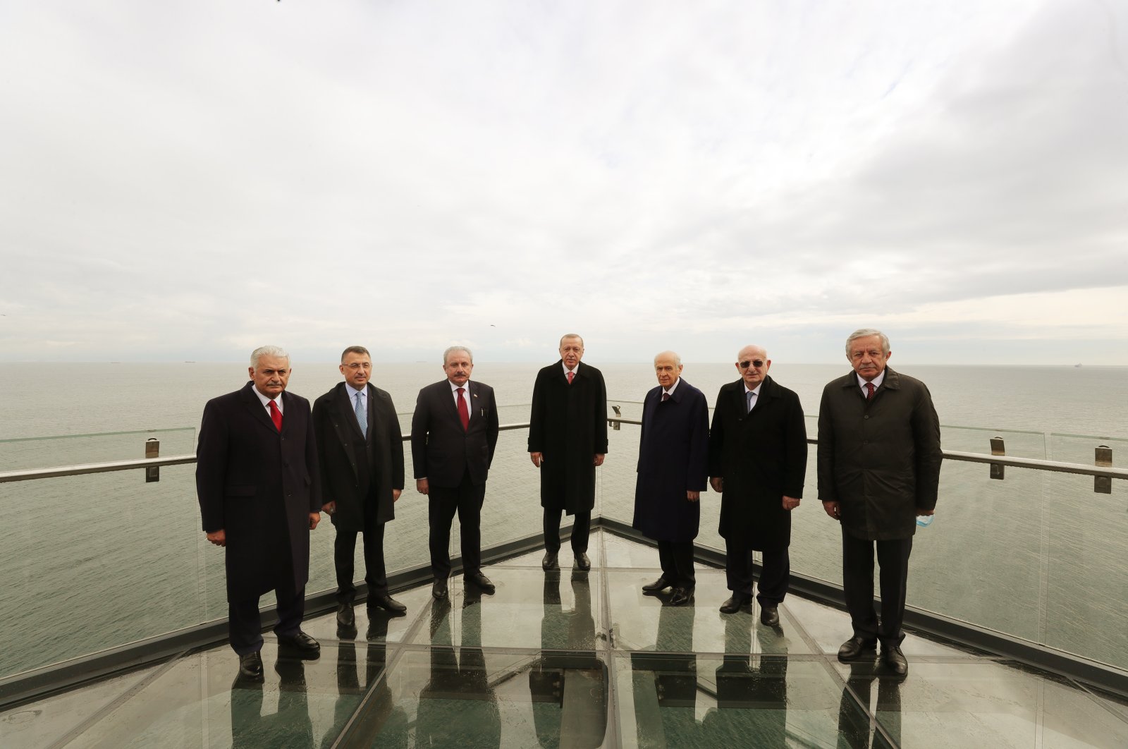 President Recep Tayyip Erdoğan (c), alongside Parliamentary Speaker Mustafa Şentop (first on the left), Vice President Fuat Oktay (second on the left), Izmir Deputy of AK Party Binali Yıldırım, MHP leader Devlet Bahçeli (first on the right), former Parliamentary Speaker Ismail Kara (second on the right) and Parliament’s Deputy Chairman Celal Adan (third on the right), pose just before the inauguration ceremony of Democracy and Freedom Island, May 27, 2020. (DHA)