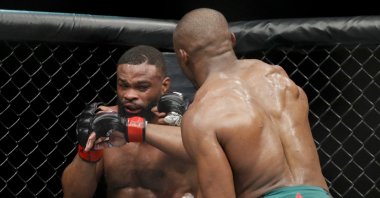 Kamaru Usman (R) hits Tyron Woodley in a welterweight mixed martial arts title fight at UFC 235, Las Vegas, U.S., March 2, 2019. (AP Photo)