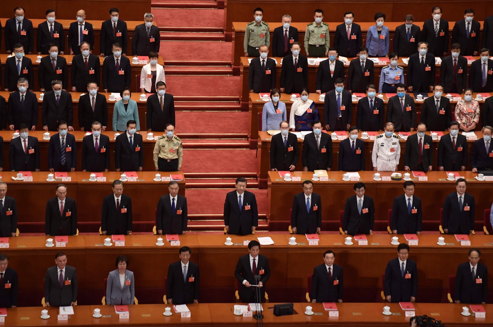 Chinese President Xi Jinping (C) stands with other Chinese leaders at the end of the closing session of the National People's Congress at the Great Hall of the People, Beijing, May 28, 2020. (AFP Photo)