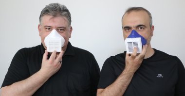 With the electronic masks produced by the faculty members of Aksaray University (ASÜ), viruses and microbes, especially the new type of coronavirus, are prevented from entering the body and going out by inhalation. (AA Photo)
