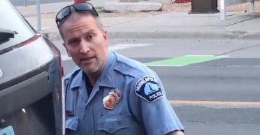 Minneapolis police officer Derek Chauvin during the arrest of George Floyd, Minneapolis, Minnesota, U.S., May 25, 2020. (AFP Photo)