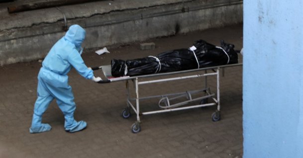 India reports record daily jump in COVID-19 cases