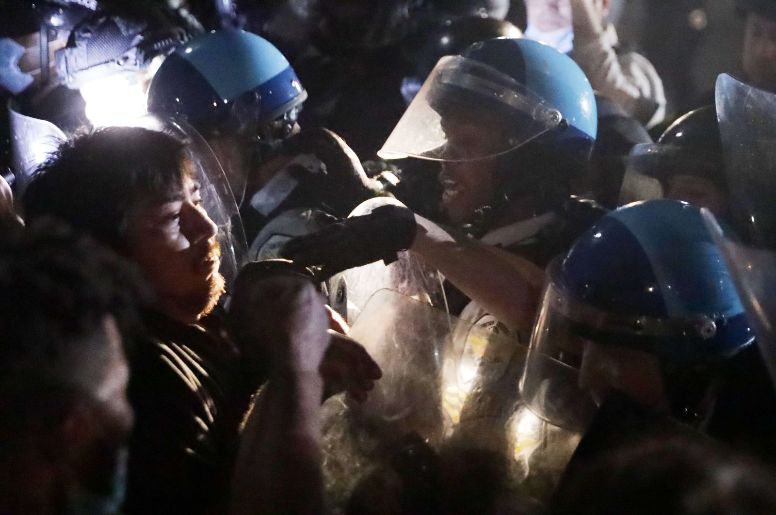Demonstrators clash with police during a protest in response to the police killing of George Floyd in Lafayette Square Park in the early morning hours of May 30, 2020, in Washington. (AFP Photo)