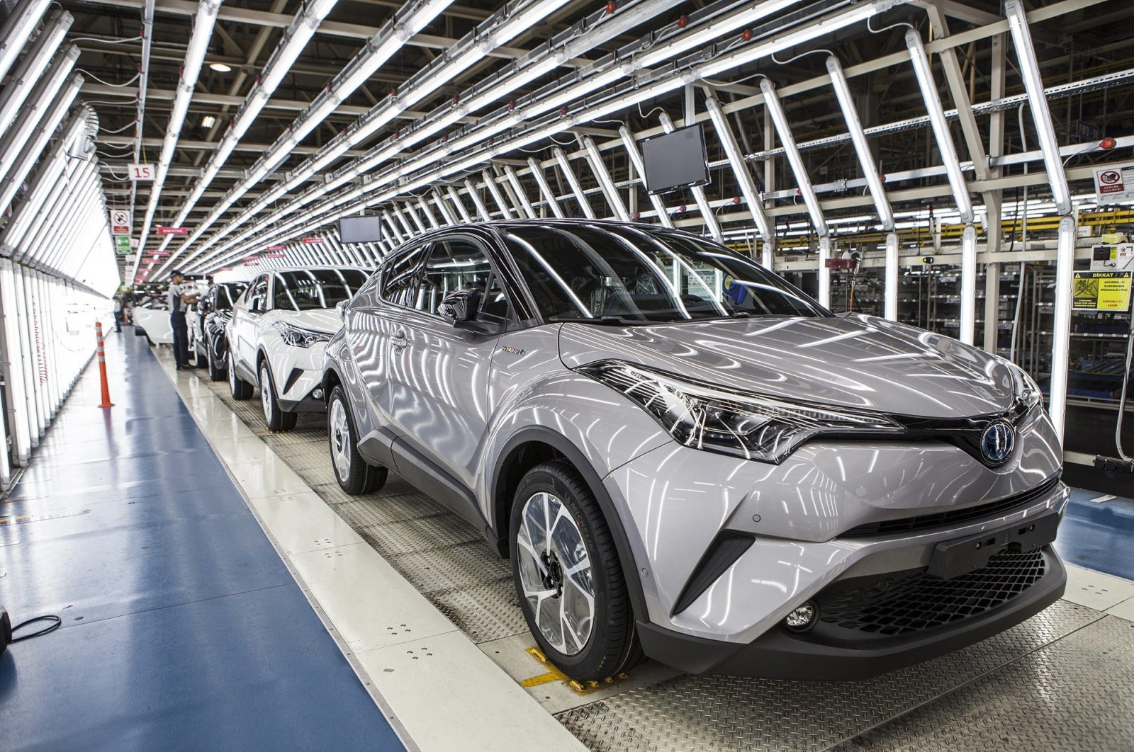 A production line for Toyota's C-HR hybrid SUV at the company's plant, northwestern Sakarya, Turkey. (Source: TOYOTA)