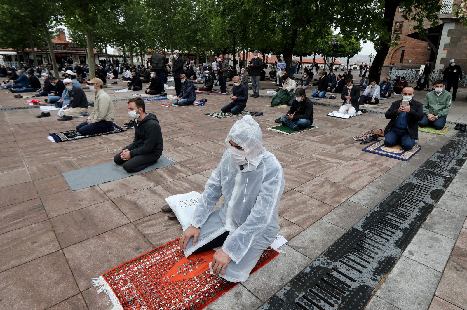 Worshippers wearing protective face masks maintain a required social distance during the Friday prayer outside the historical Hacı Bayram Mosque, in Ankara, Turkey, May 29, 2020. (AFP Photo)